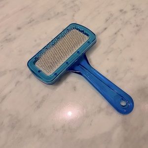 FREE 🆓 with Any Two Purchases - Pet hair brush